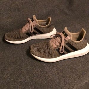 Adidas Gold Swiftrun Trainer